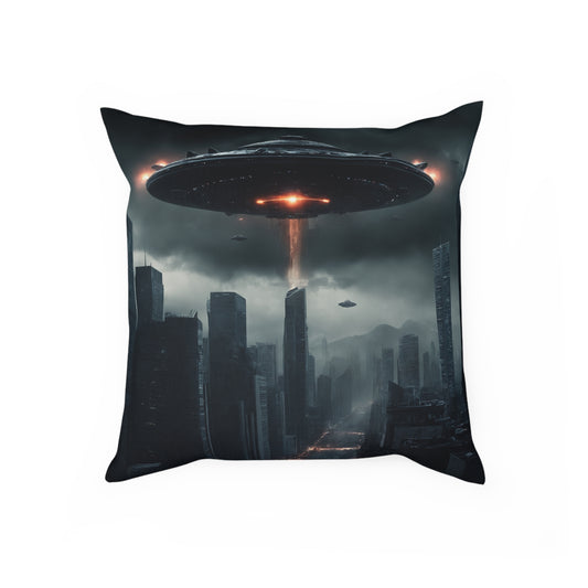 Alien Invasion Cushion - Sci-Fi Decor with UFOs and Burning City Vintage Alien Art Print, Futuristisches Geschenk, Futuristic Space Throw
