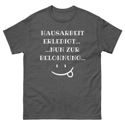 Klassisches Unisex T-Shirt "Hausarbeit erledigt"